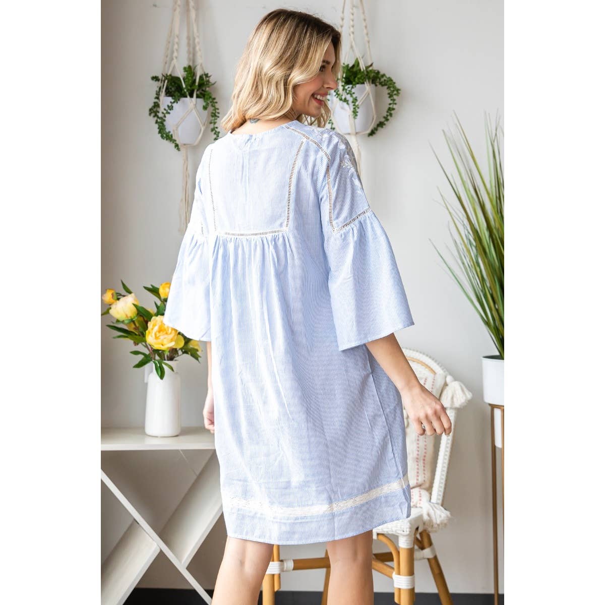 Bleu Clair Haut de robe brodé à manches Flyaway en vente sur Faire3