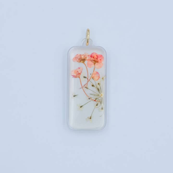 Håndlavet Presset Valmue Brudeslør Blomst Rektangulær Harpiks Charm | N063 for engroshandel hos Aim Eternal