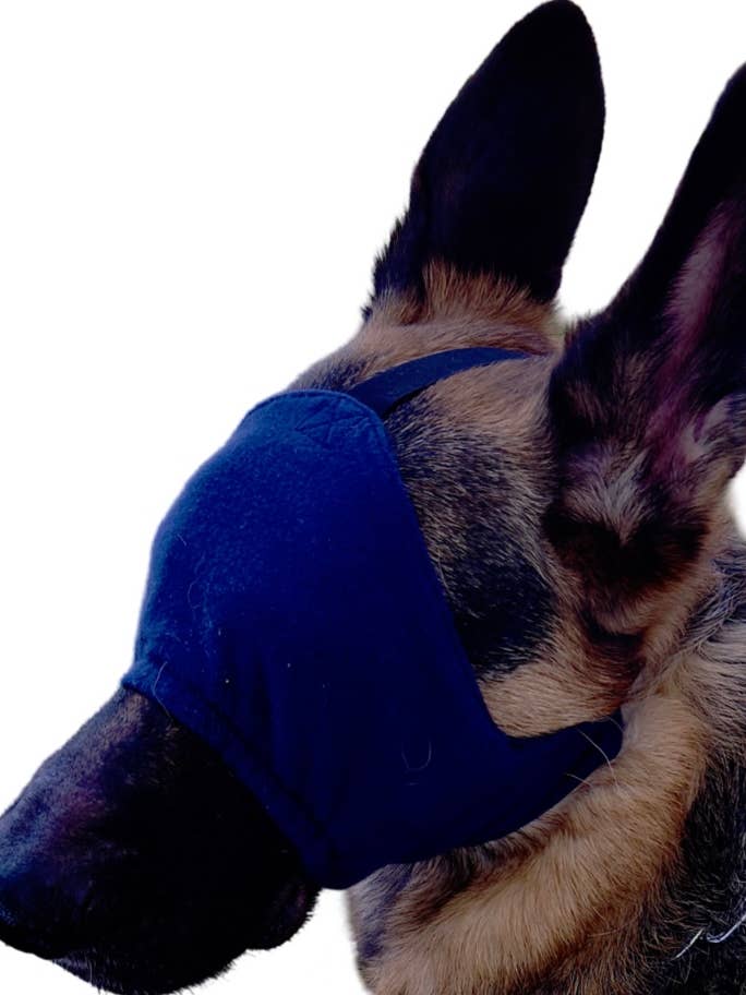 Le masque calmant pour chien pour la vente par Made in Love Doggy Couture and Therapy Products