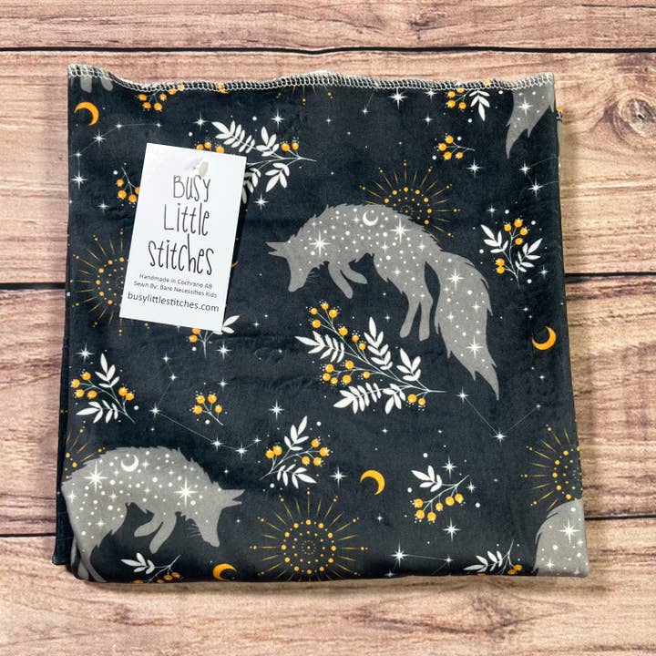 Couverture pour tout-petit Constellation Fox Berries pour la vente par Busy Little Stitches
