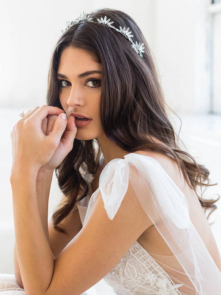 CORONA SAZAN per la vendita all'ingrosso da parte di Brides & Hairpins