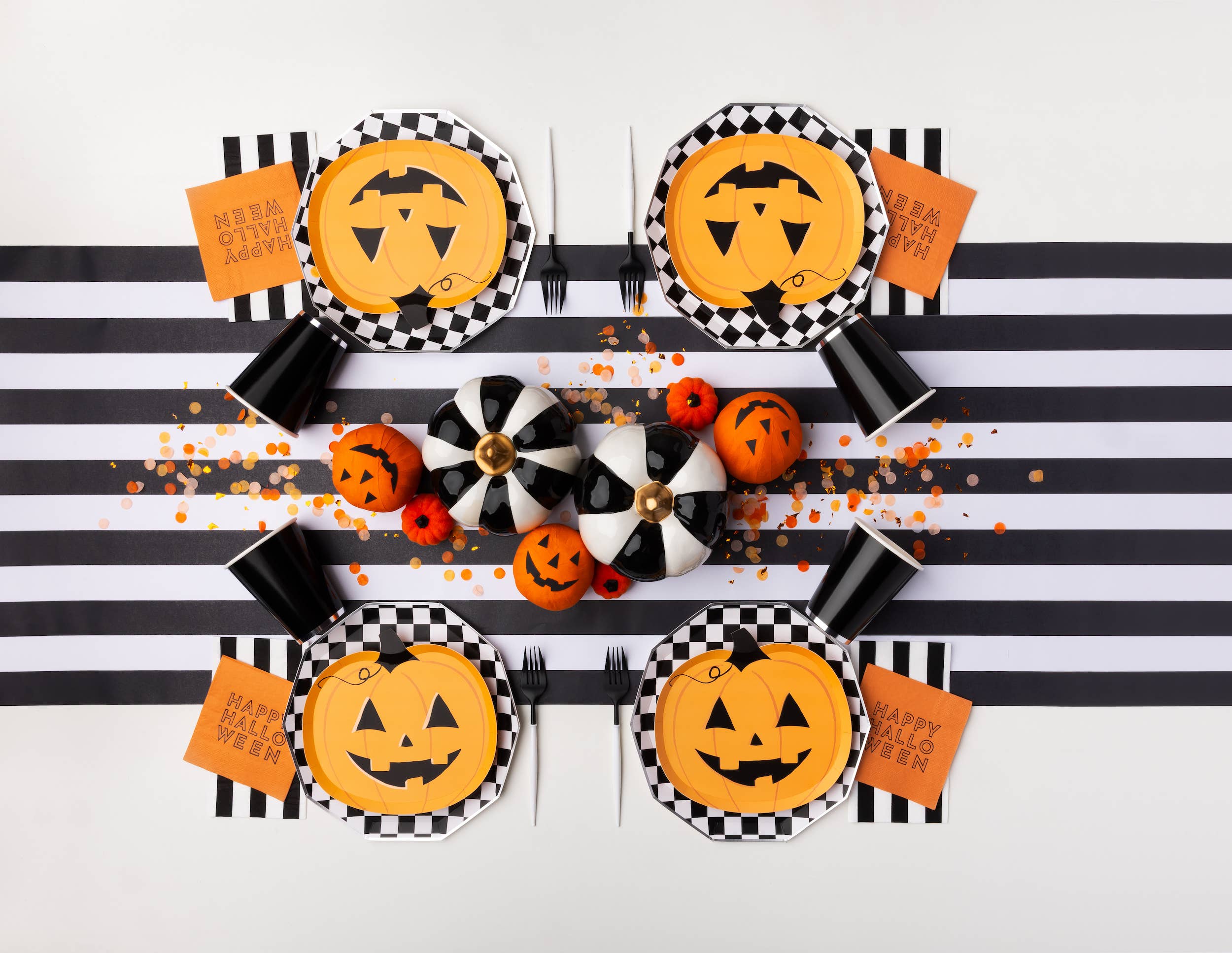 Bonjour Fête - Wholesale Kartonnen bordje - Zwart-witte dinerborden met kenmerkend dambordpatroon3