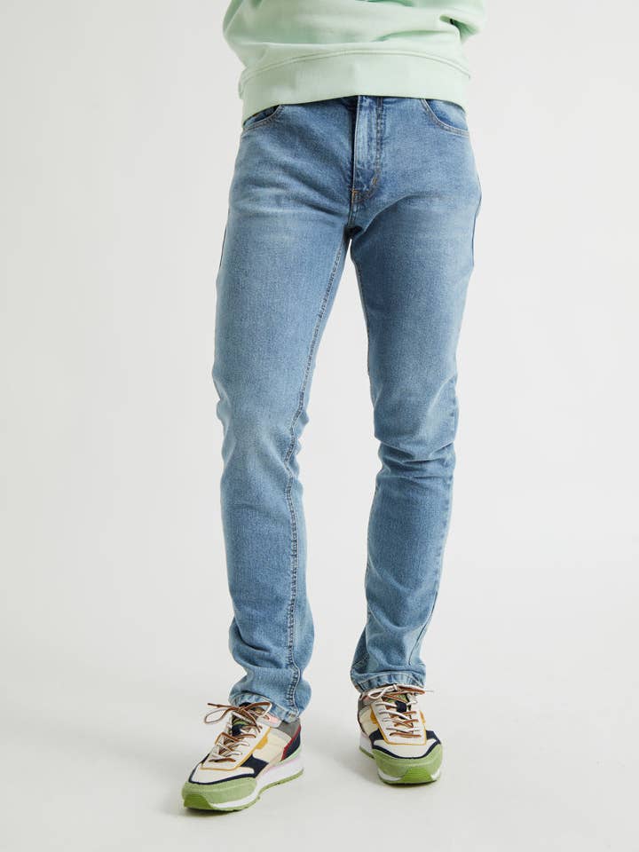 Pantalon en denim slim fit pour la vente par williot