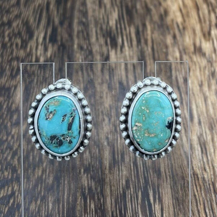 Native City Jewelry – wholesale Solitärörhängen – Infödda amerikanska Navajo handgjorda silverörhängen med Sonoran turkos.