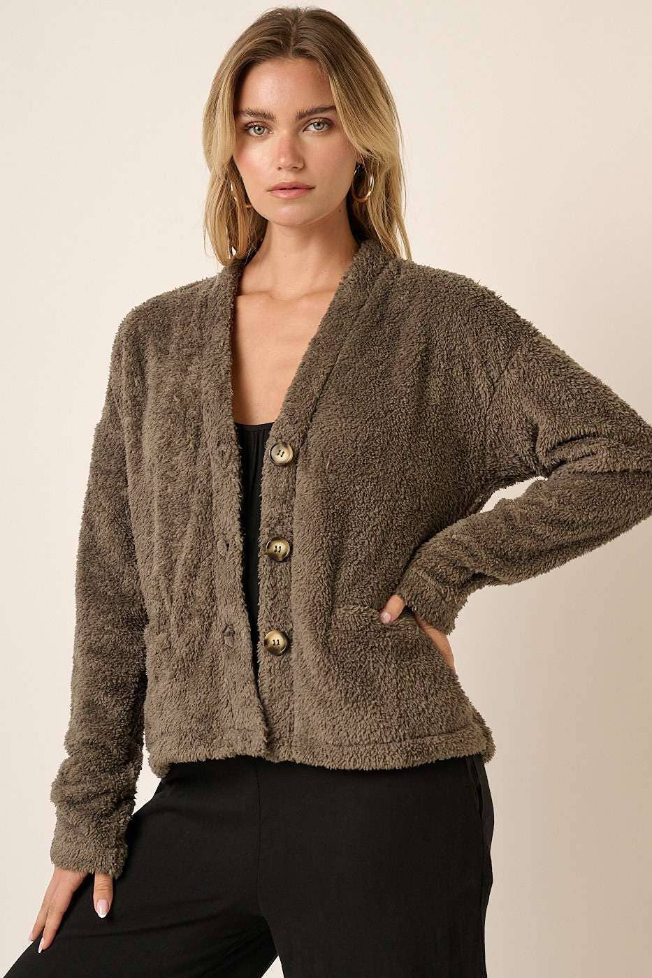 mittoshop – Großhandel Strickjacke – Damen – CARDIGAN AUS PELZ MIT KNOPFLEISTE9
