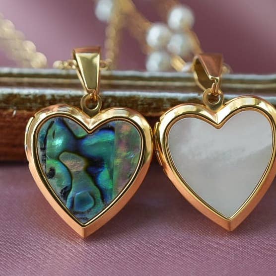 AnimiraJewels - Collane con Medaglione a Conchiglia in Oro per la vendita all'ingrosso da parte di Animira Jewels