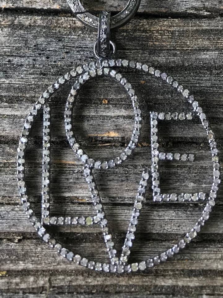 Pendentif Pave Diamond Love pour la vente par ILISSA MICHELE JEWELRY
