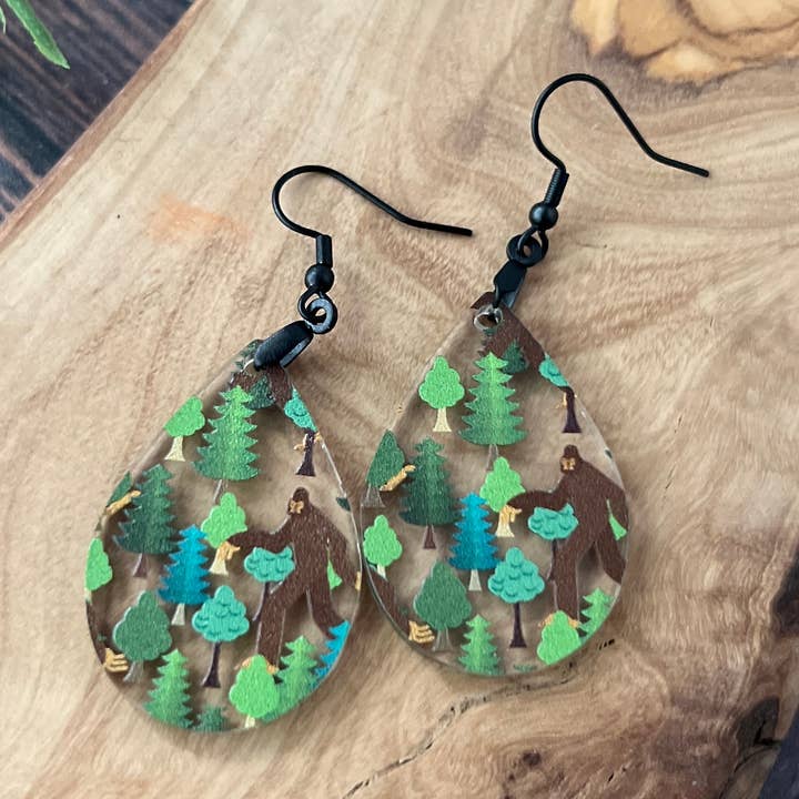 Boucles d'oreilles Bigfoot pour la vente par Chamness' Crafty Corner