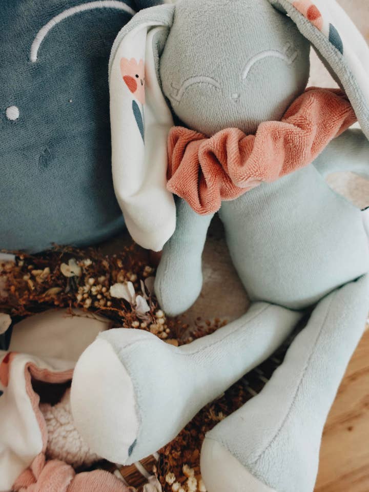 PROTOTYPE - Plush - Happy Tulips for wholesale by Louis & Jules Stambouli Conseil