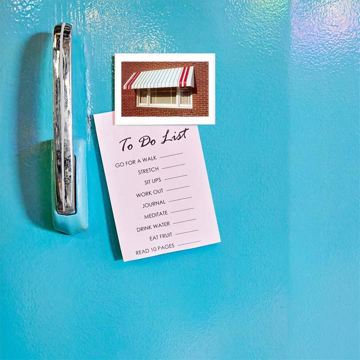 Found Image Press - Vente Aimants - Auvent en métal AC-138 sur mur de briques1