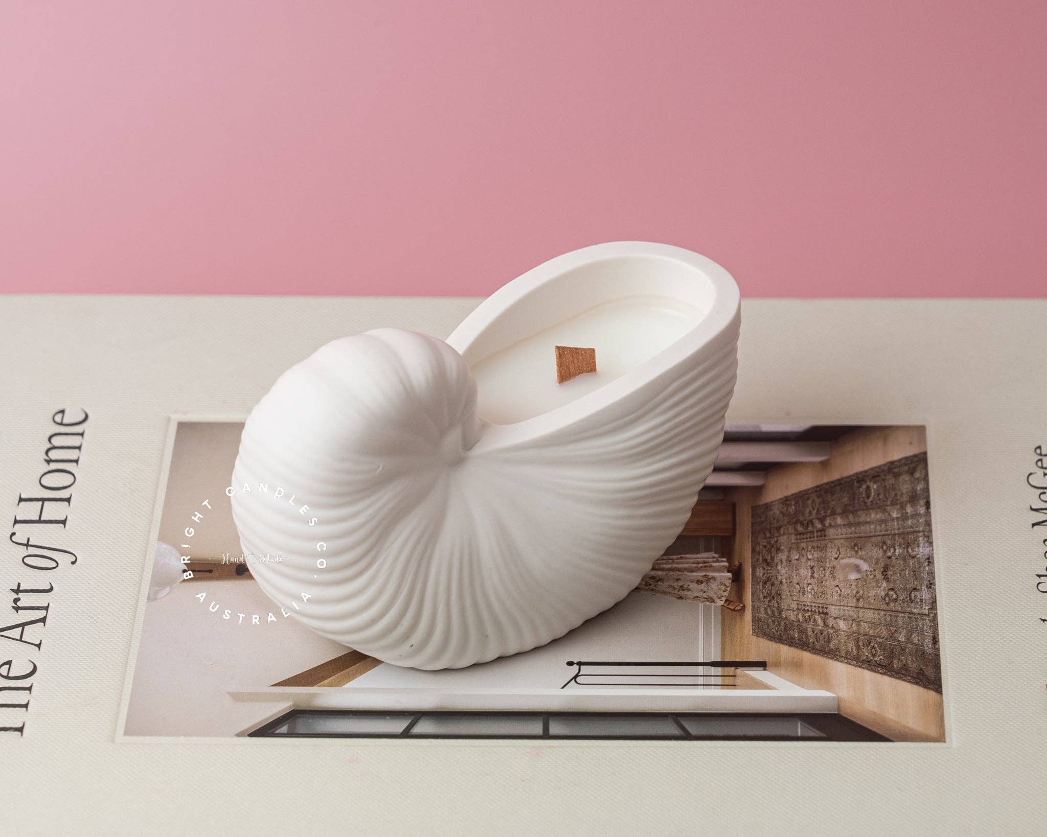 Bright Candles Co. - Venta al por mayor Velas de diseño llamativo - Vela aromática de cera de coco y conchas7