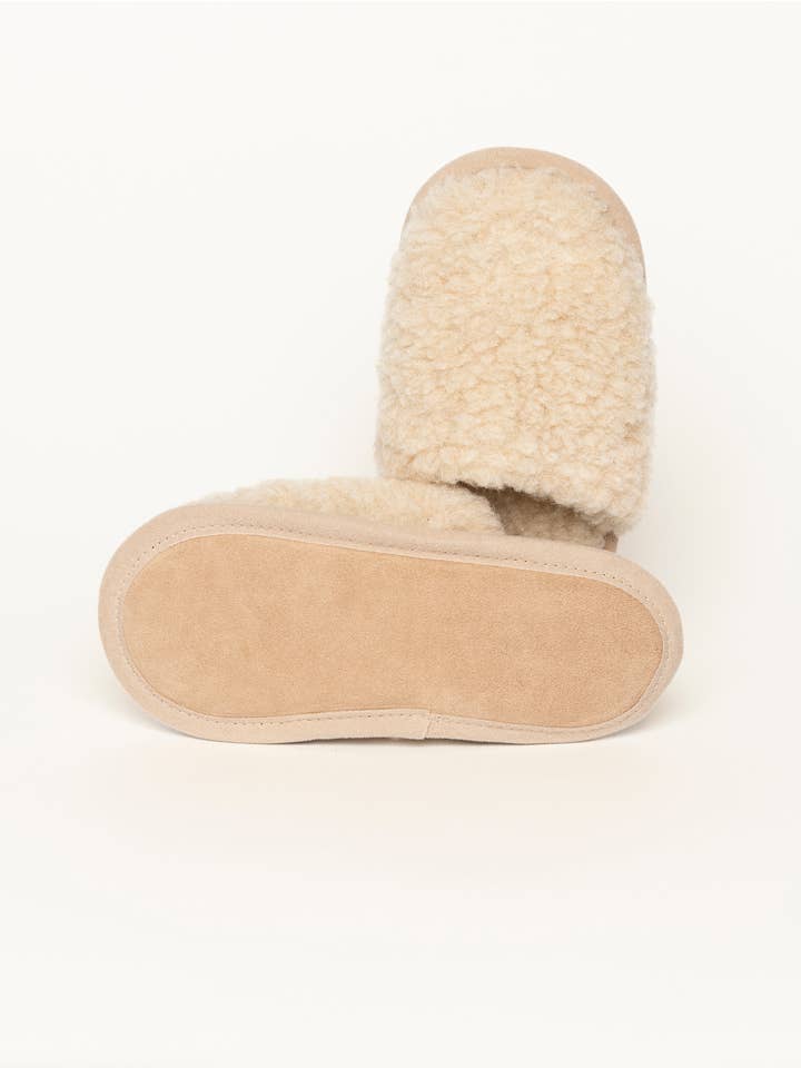 Lockenwolle Hausschuh in Beige for wholesale on Faire3