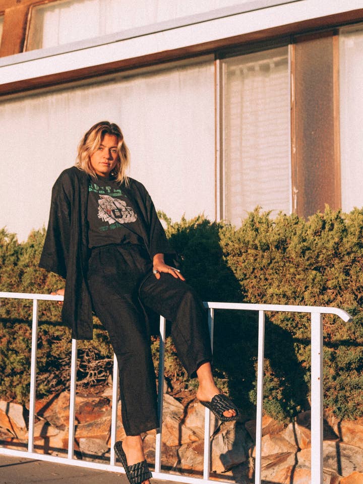 Peignoir Ingrid en noir pour la vente par by kvp