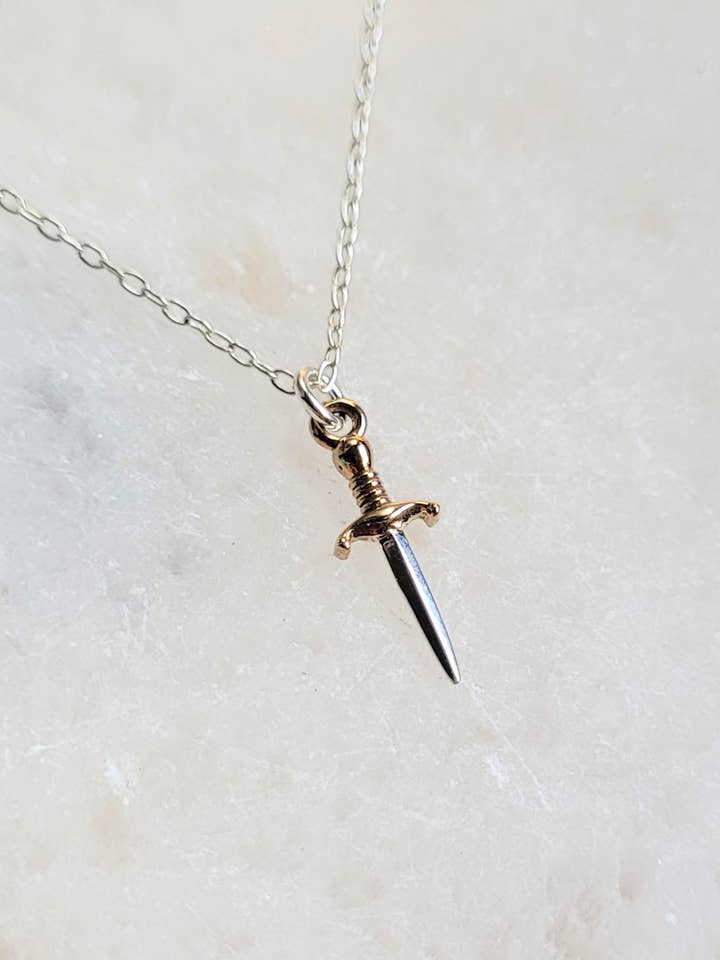 Halskette mit Schwert/Dolch für den Großhandel von Garden Gate Jewelry