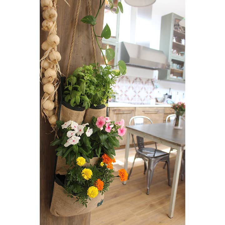 JARDIN Y NATURA OUTDOOR & GARDEN PRODUCTS SL - Wholesale Hanging planter - Vertical jute garden with 4 windows - WALL JUTE 42