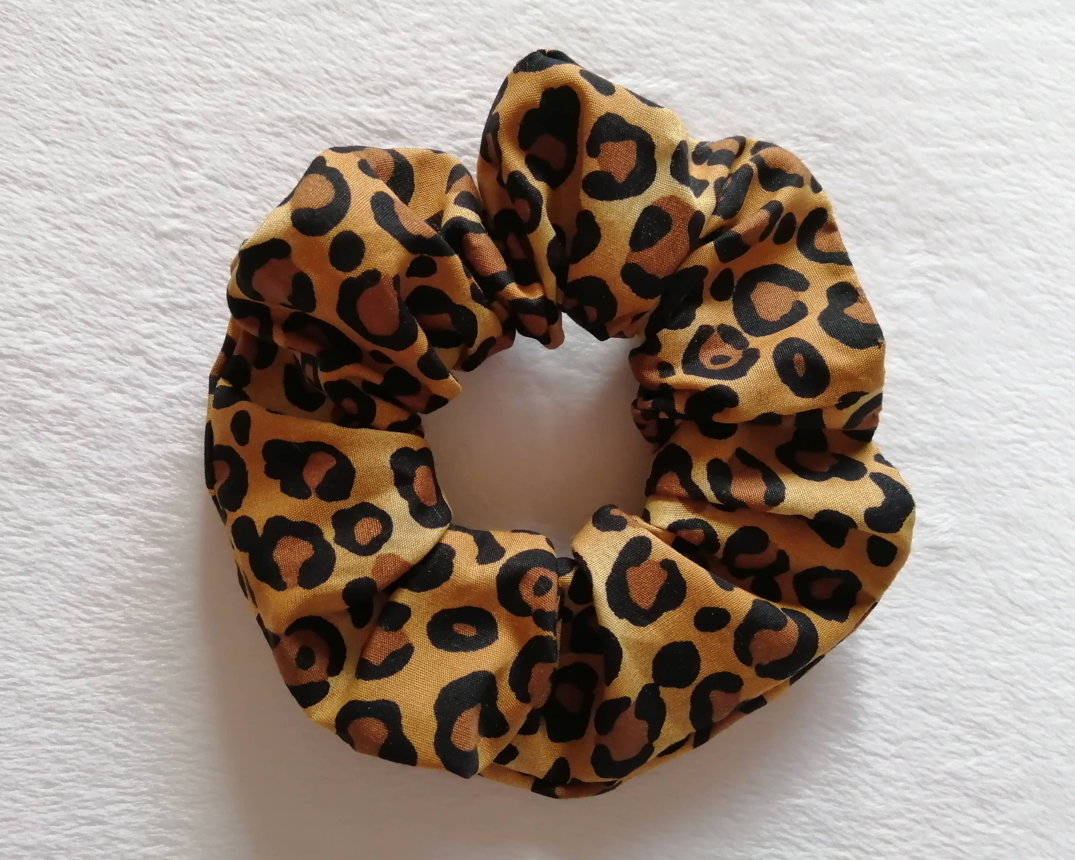 Hannah and me – Scrunchie - Mulher por atacado – Scrunchie com estampa de leopardo1
