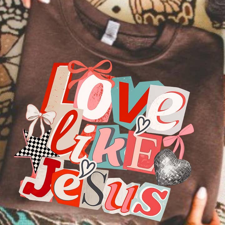 Sudaderas y Camisetas "Ama Como Jesús" para venta al por mayor de Trendy Chic Apparel LLC