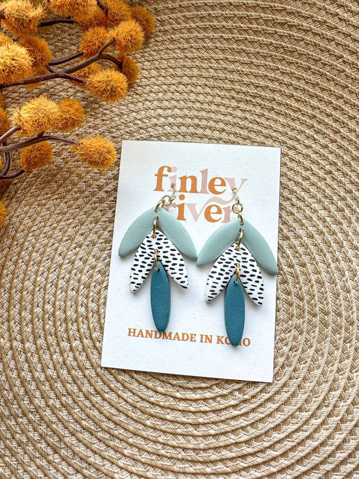 Miley | Streepjes | Oorbellen van klei voor wholesale door Finley River | Trendy Polymer Clay Earrings | Hypoallergenic