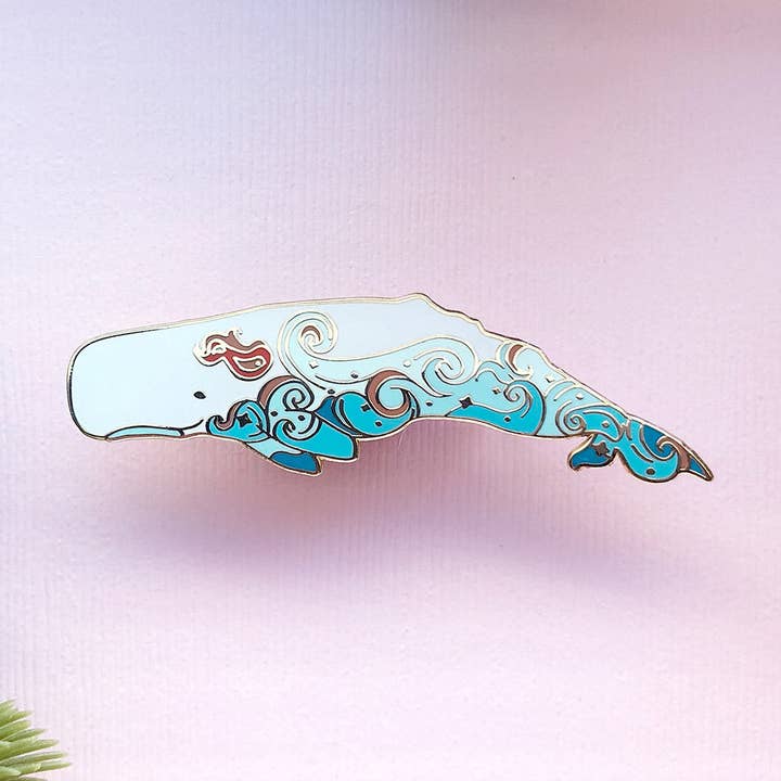 Broche Waves Sperm Whale (feu dans le ciel) pour la vente par Alum and Ink