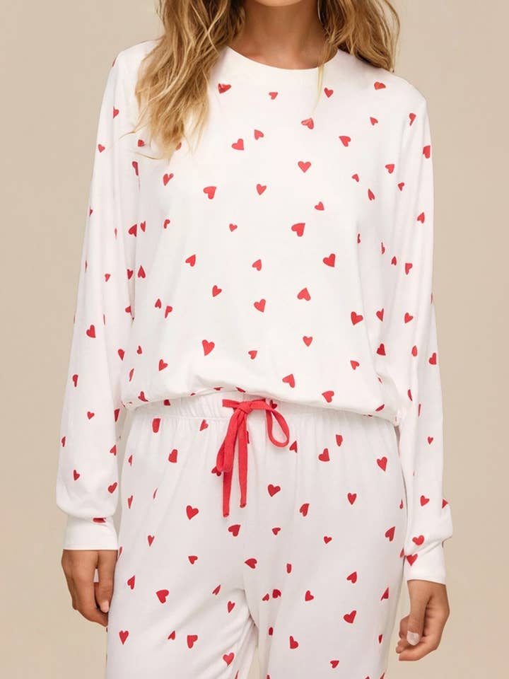 Ensemble de détente pour femmes avec imprimé cœur, manches longues et pantalon pour la vente par LA Society