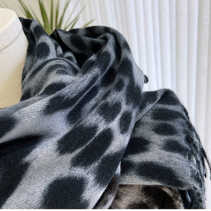 ACCITY - Wholesale Scarf - Women's - CLASSIC LEOPARD PRINT SCARF FOR AUTUMN AND WINTER_CWASC1452