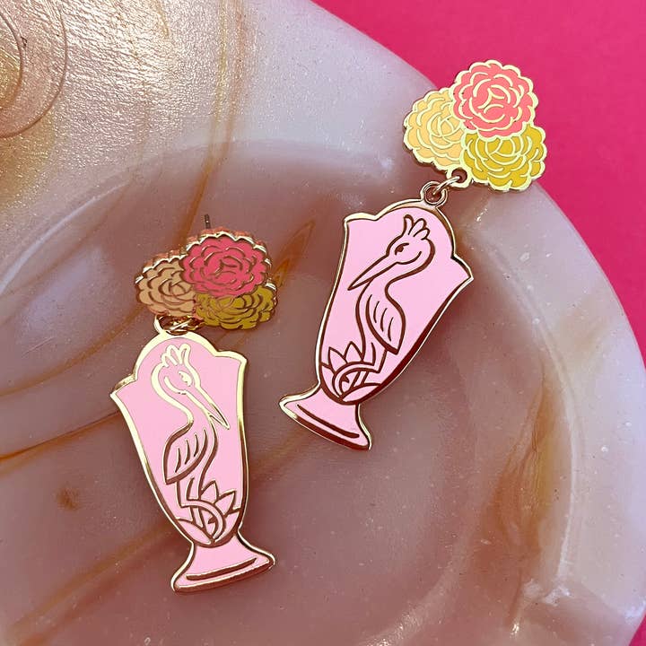 Boucles d'oreilles anciennes en forme de vase - boucles d'oreilles rétro - style vintage pour la vente par Rather Keen