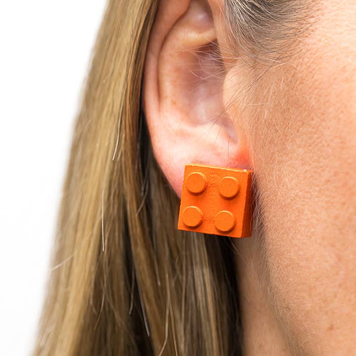Timber Brands - Venta al por mayor Pendientes de botón/aretes de poste - PENDIENTES DE TUERCA DE MADERA CON FORMA DE LADRILLO, 2 UNIDADES, COLOR NARANJA