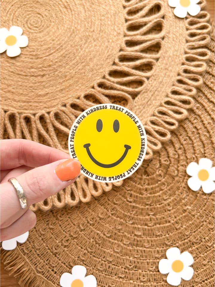 Autocollant rétro en vinyle Treat People with Kindness Smiley Face pour la vente par Koll Designs