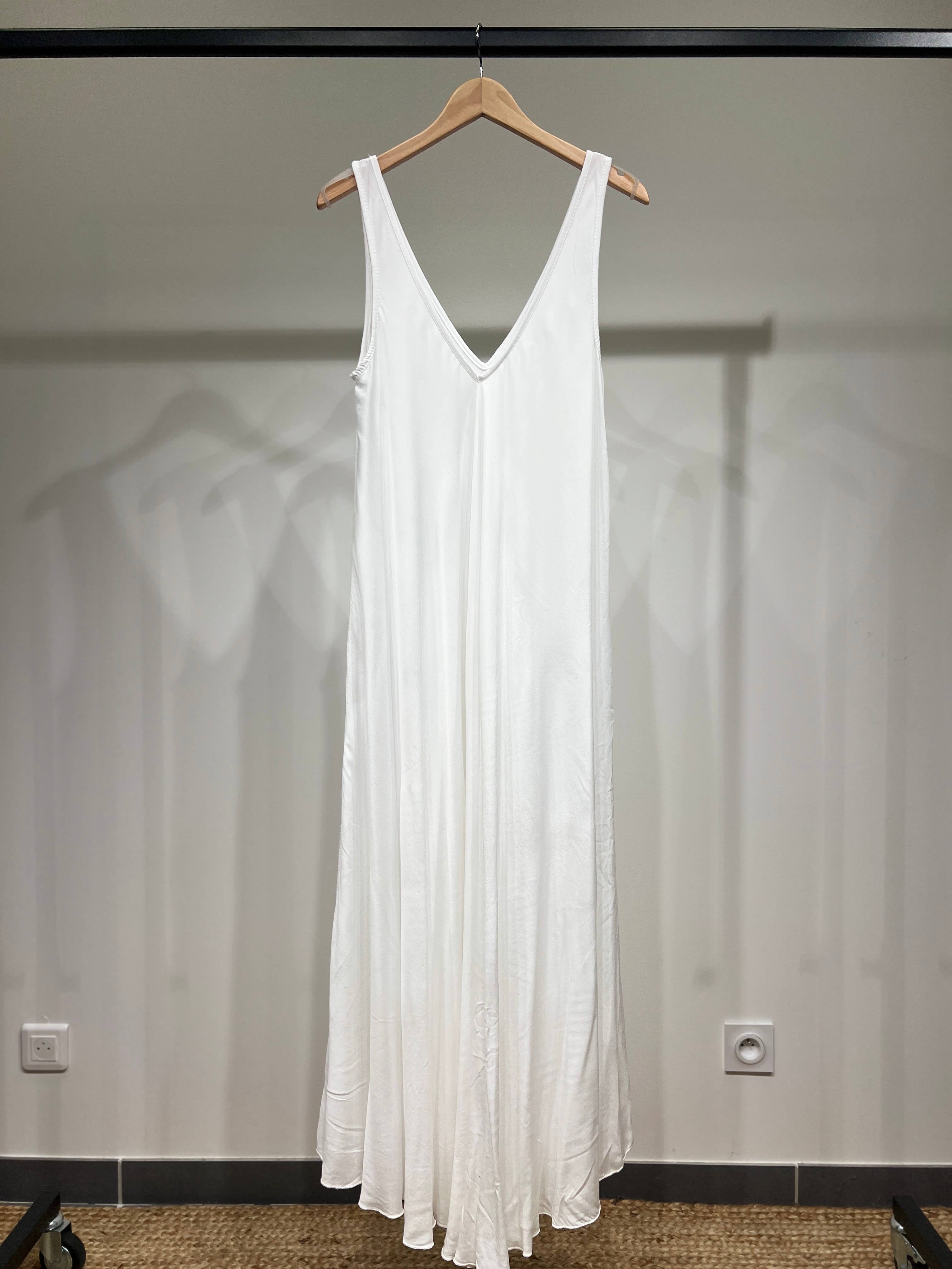 L'Emotion – Großhandel Kleid – Damen – Maxikleid mit V-Ausschnitt und breiten Trägern5