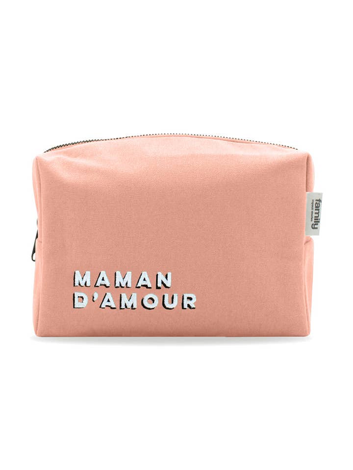 Geborduurde toilettas LOVE MOM in roze voor wholesale door Family Impact Stories