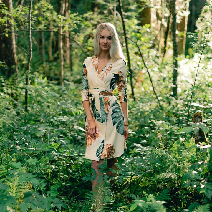 Abito avvolgente avvolto in amore per la vendita all'ingrosso da parte di Sincerely Yours