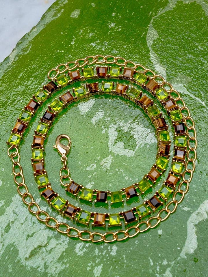 Collier de tennis en œil de tigre véritable et fléchette empoisonnée (or) pour la vente par Vesper Obscura
