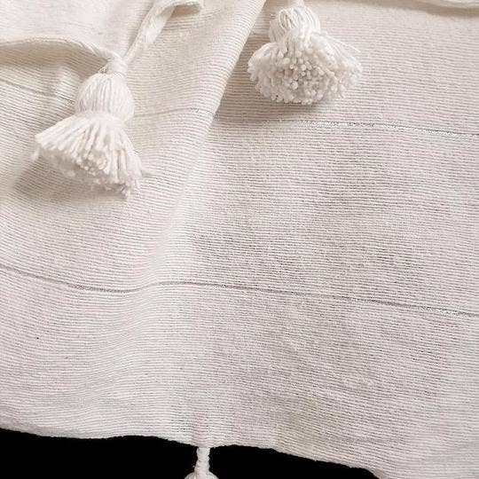 marrakeshop - Vente Plaids - Plaid marocain premium fait main avec pompons et franges17