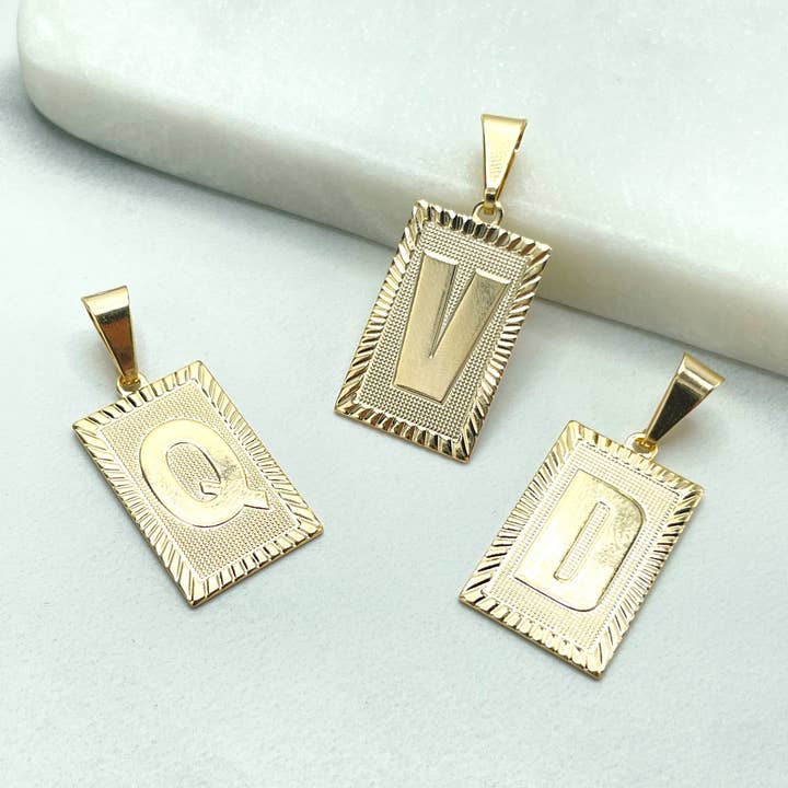 Breloque en forme de lettre initiale texturée remplie d'or 18 carats, pendentif en forme de médaillon carré en forme de lettre majuscule, vente en gros de fournitures de fabrication de bijoux pour la vente par DIJU Jewelry