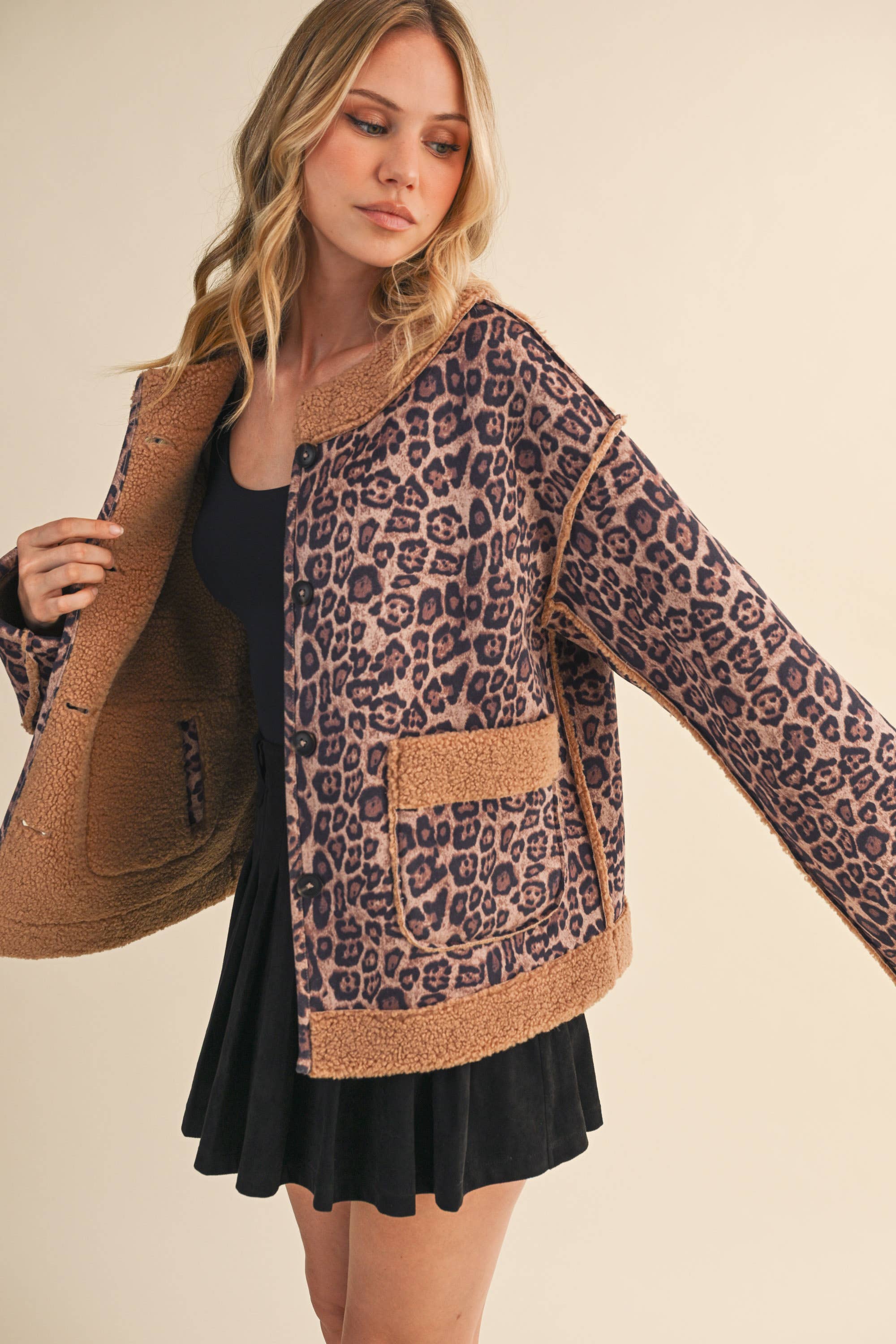 IJ1639 LEOPARD REVERSIBLE TEDDY LEOPARD QUILTED JACKET for wholesale on Faire5