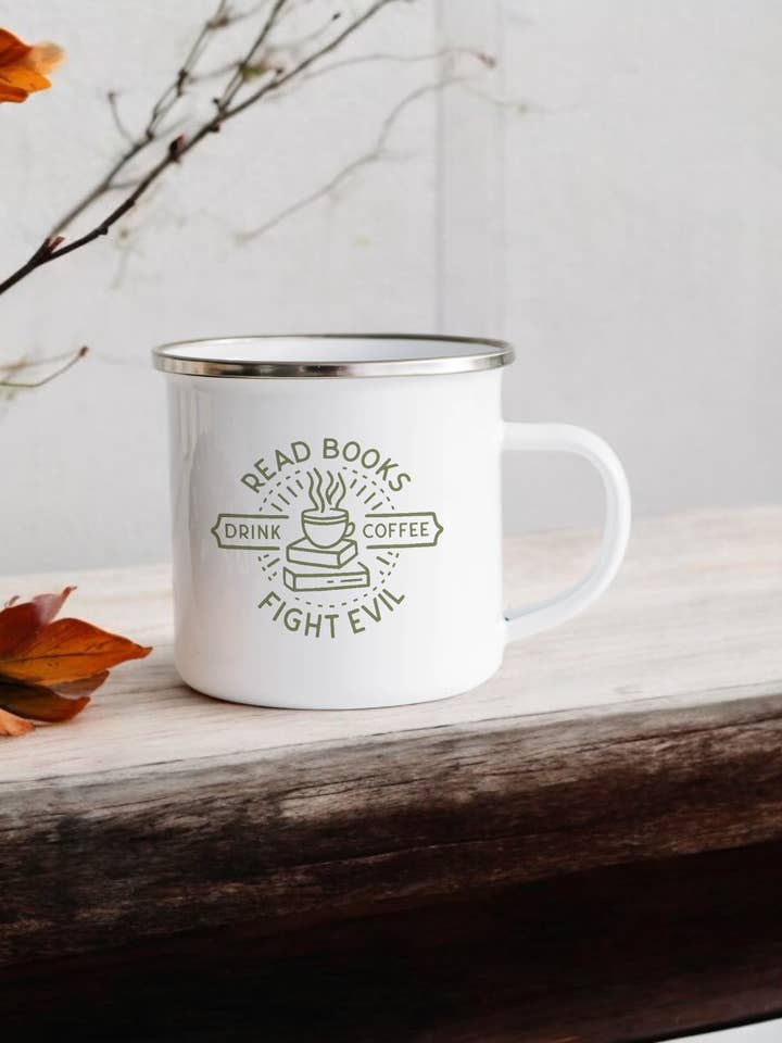 Lisez des livres, buvez du café, combattez le mal - Tasse émaillée de campeur pour la vente par Sovende Bjorn