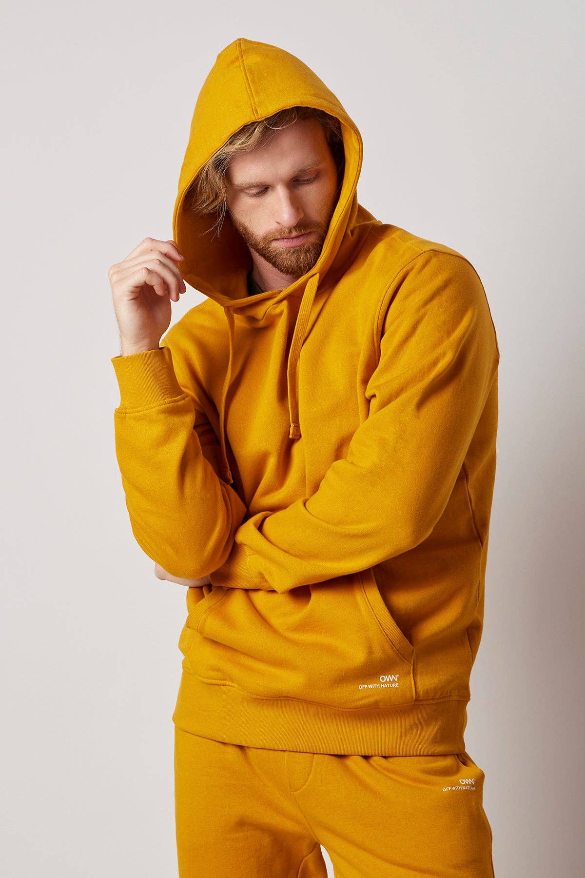 Ocre Sudadera con capucha cepillada en algodón orgánico certificado de venta al por mayor en Faire2
