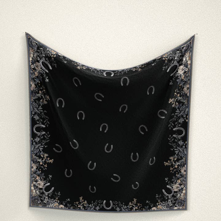 Ferri di cavallo e fiori Wild Rag per la vendita all'ingrosso da parte di Eliza Singer