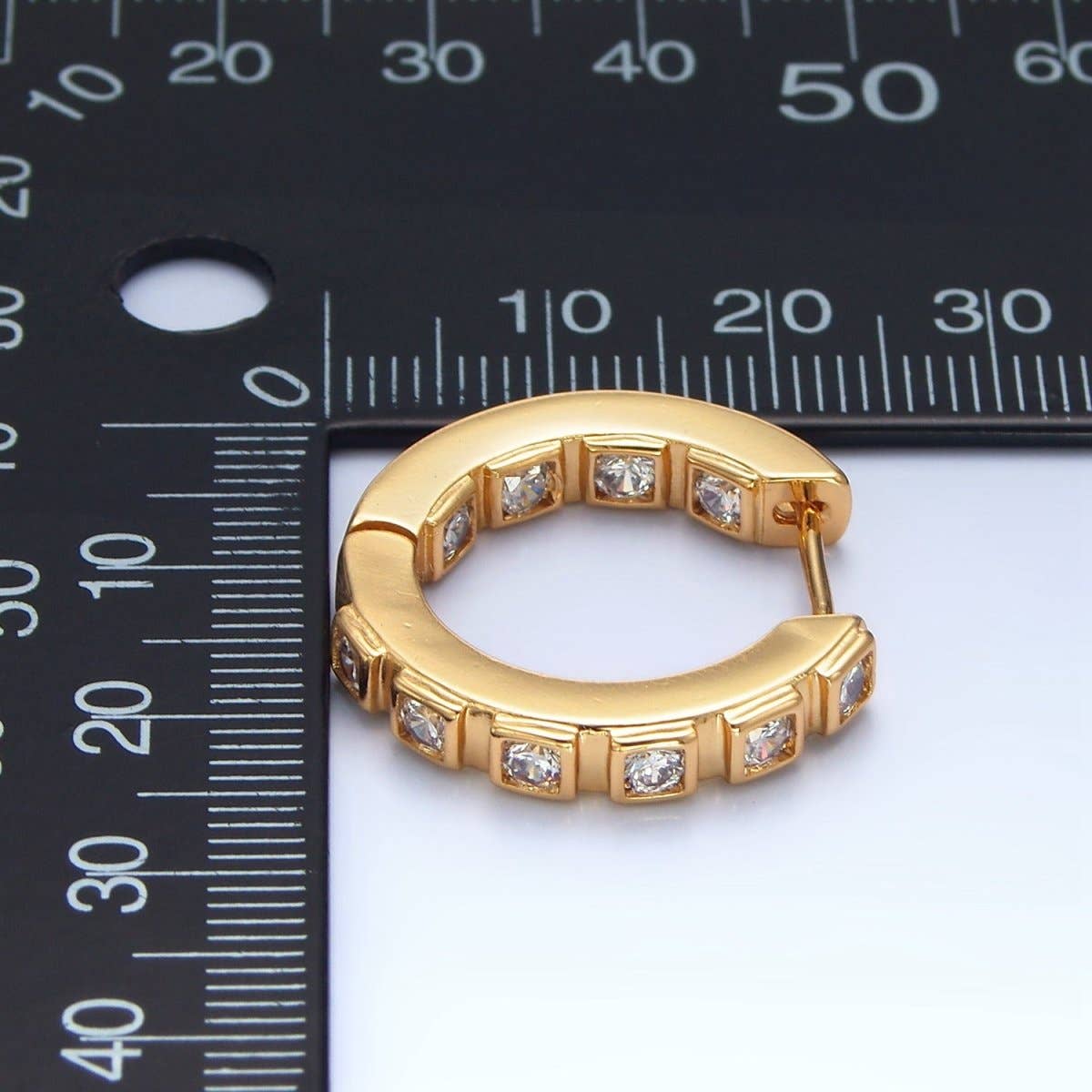 Aim Eternal - Vente Créoles - Boucles d'oreilles créoles carrées de 25 mm en plaqué or 24K avec zircon cubique transparent | AD7722