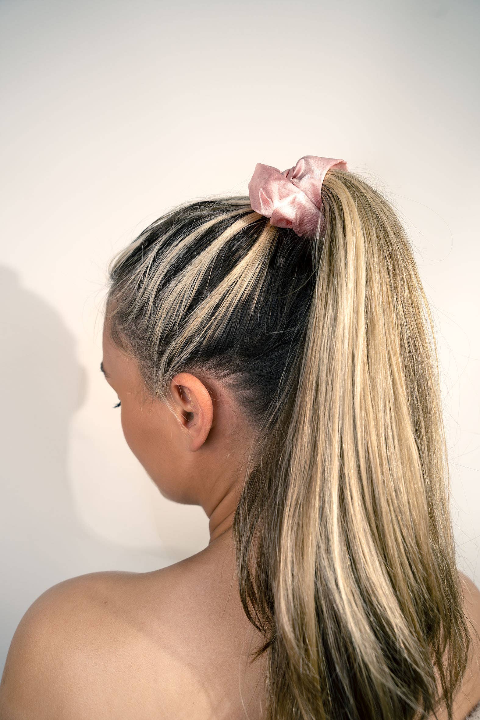 Soinvogue - Wholesale Hair Brush/Comb - Brushworks Detangling Brush and Scrunchie Set3