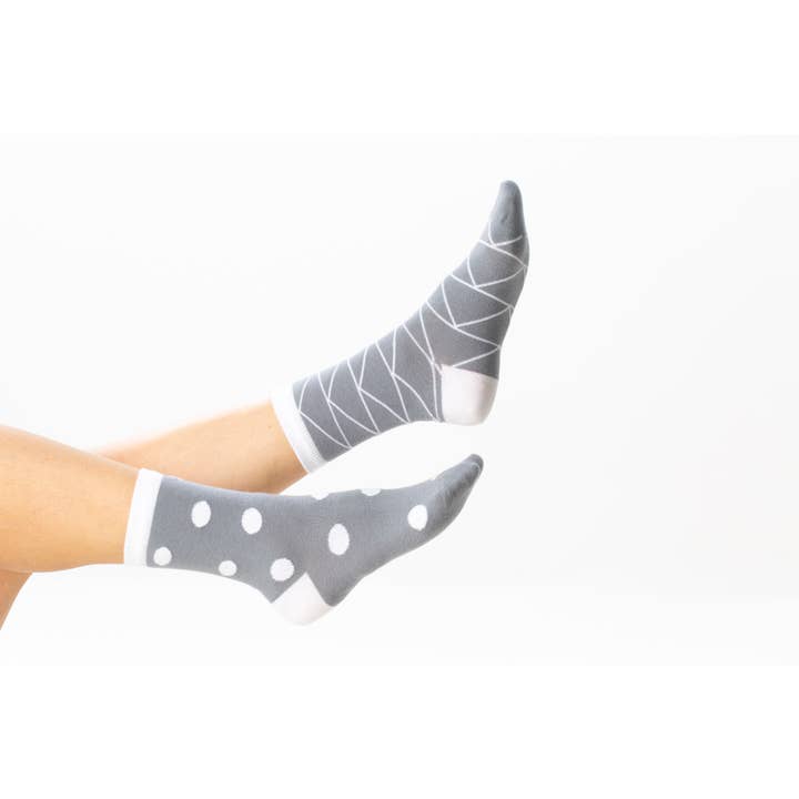 Meias francesas cinza assimétricas por atacado de Le Caméléon Français