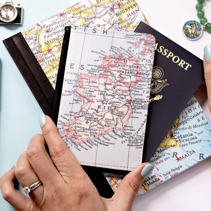 Daisy Mae Designs - Wholesale Passport Case - Unisex - Chicago Illinois Map Passport Case Personalized Wallet