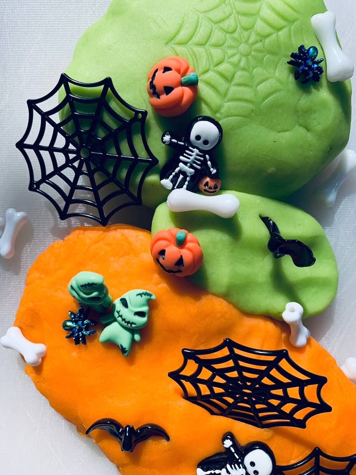 Kit de Pâte à Modeler - The Boo Crew pour la vente par HEY Dough Playdough