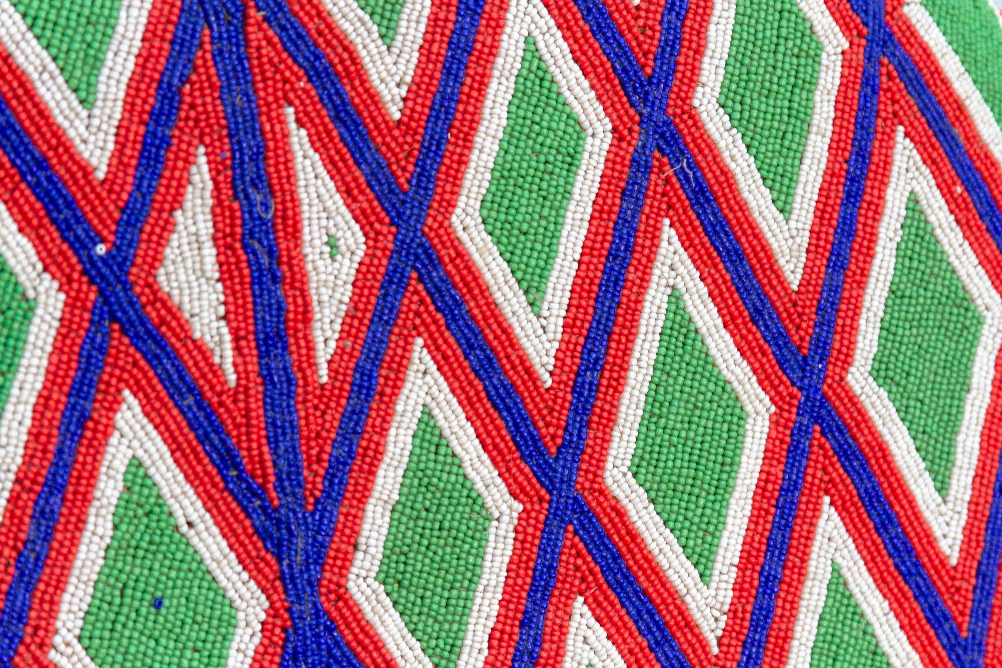 De-cor – wholesale Stol – Par färgglada afrikanska pärlbroderade fåtöljer9