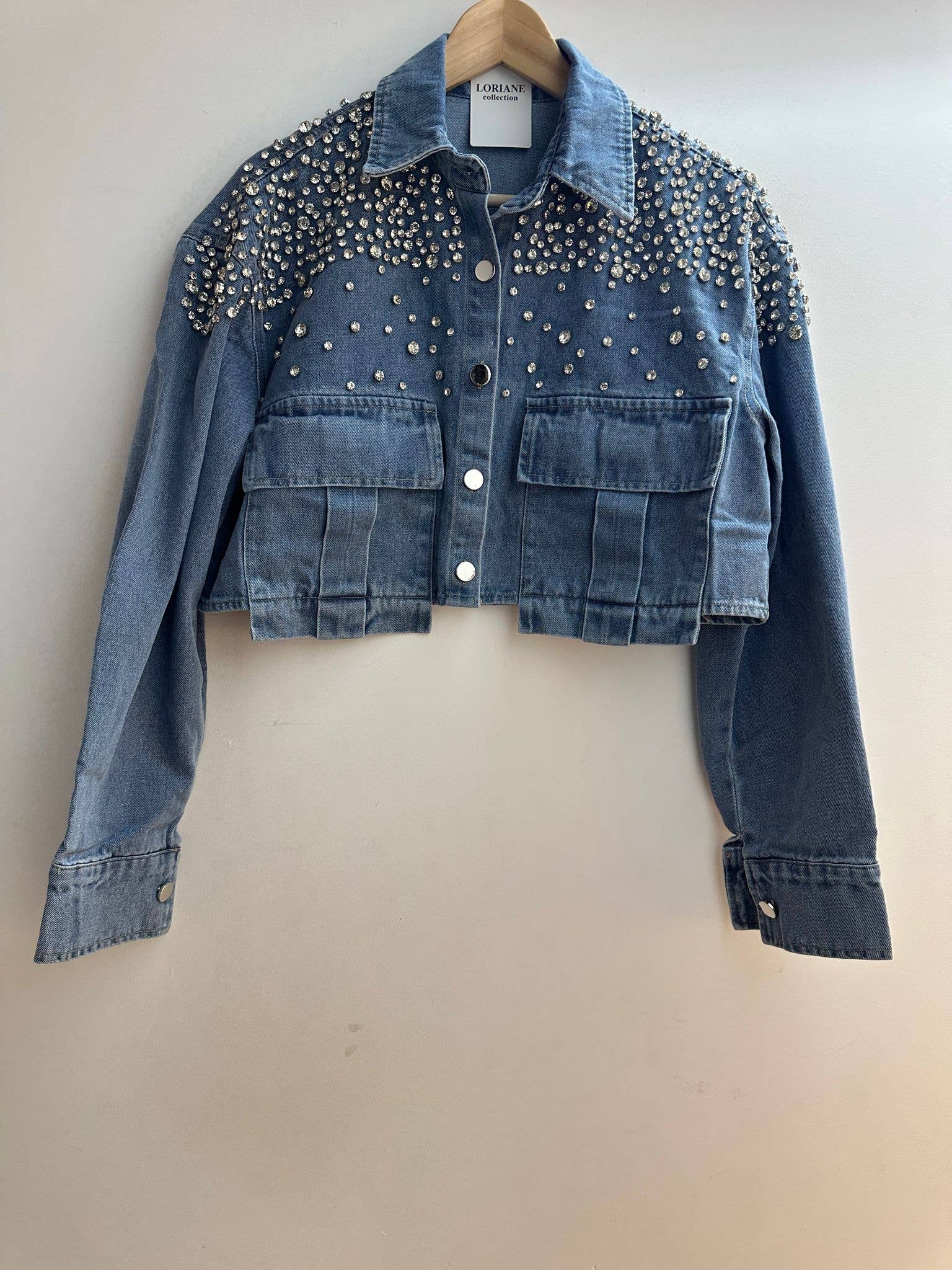blå M05 kort jeansjacka med strass för wholesale på Faire1