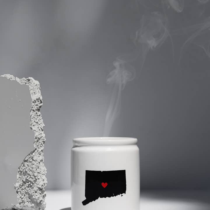 CONNECTICUT STATE SOY CANDLE for wholesale by Oh D'Luxe Candle Company