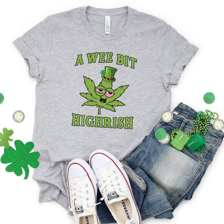 Maglietta irlandese per il giorno di San Patrizio A Wee Bit Highrish High per la vendita all'ingrosso da parte di Sights Ink