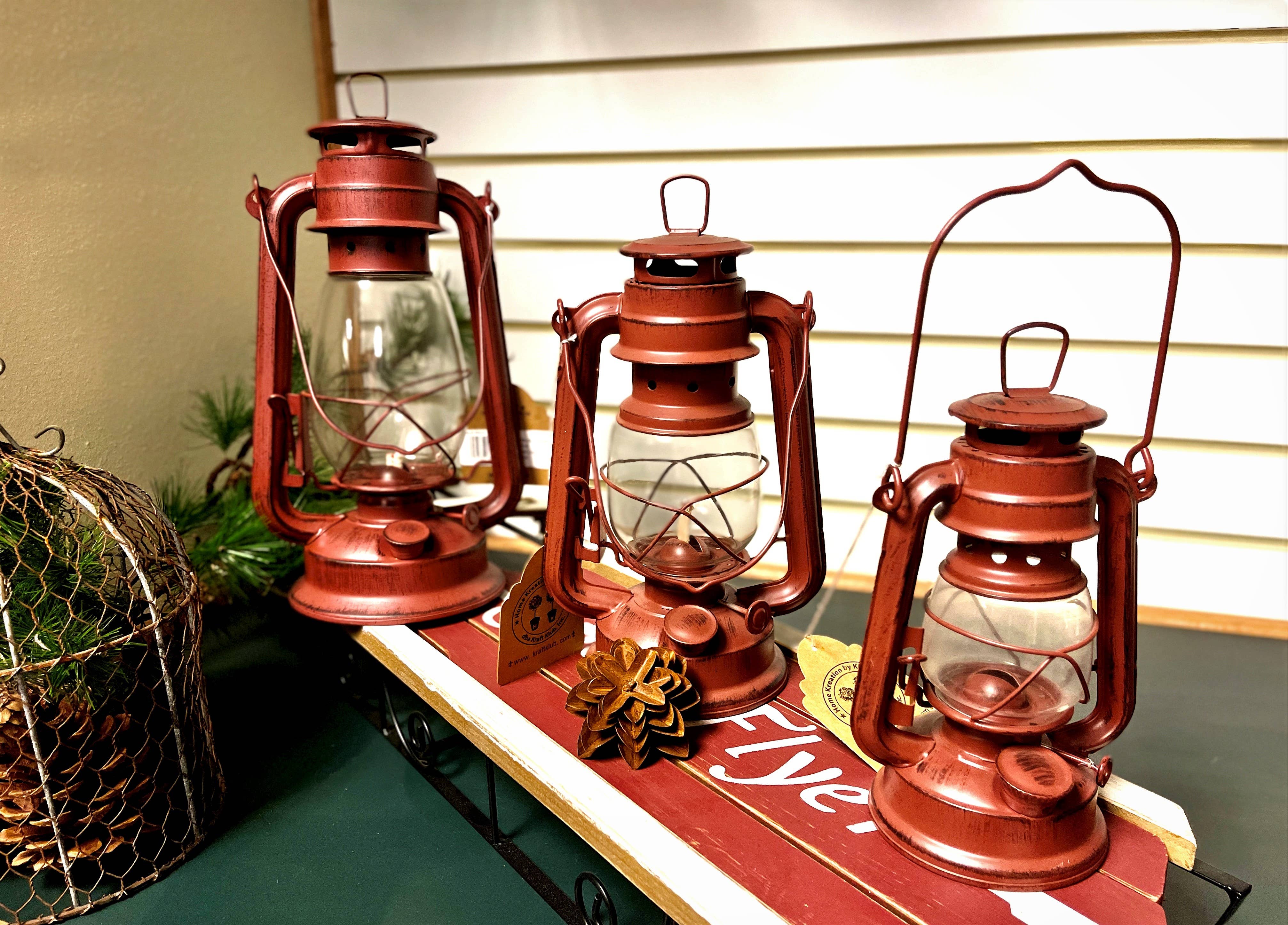 Home Kreation by KK dba Kraft Klub – Großhandel Laterne – Rostige schwarze Öllaterne1