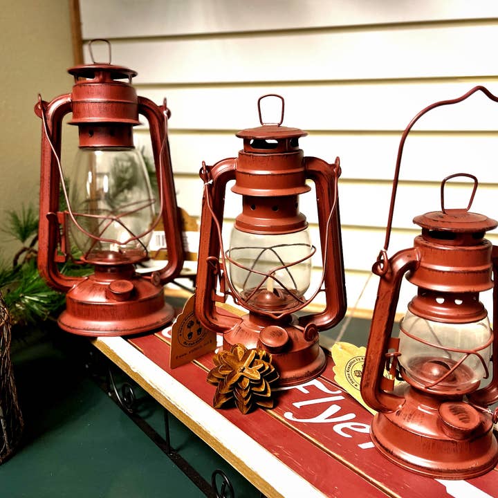 Home Kreation by KK dba Kraft Klub – Großhandel Laterne – Rostige schwarze Öllaterne1