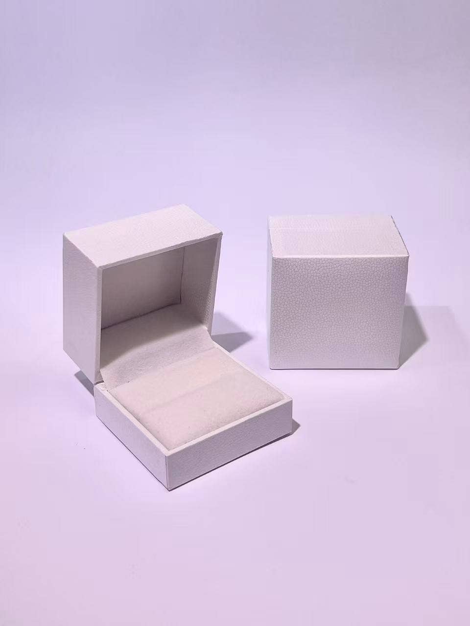 COSMOS - Wholesale Jewellery box/organiser - Jewelry box 6x6 cm – gold or white ring case gold loop0